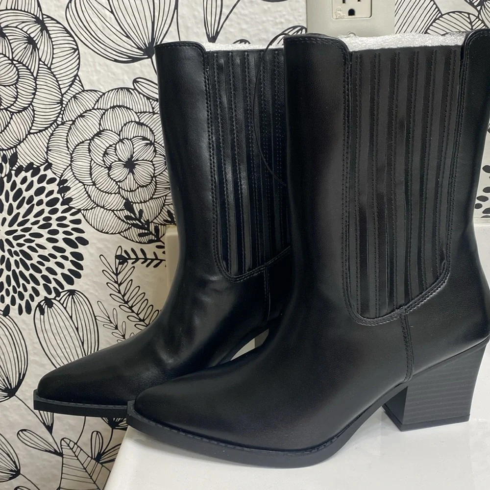 Black Heeled Booties - Forever 21 - Picture 3 of 5